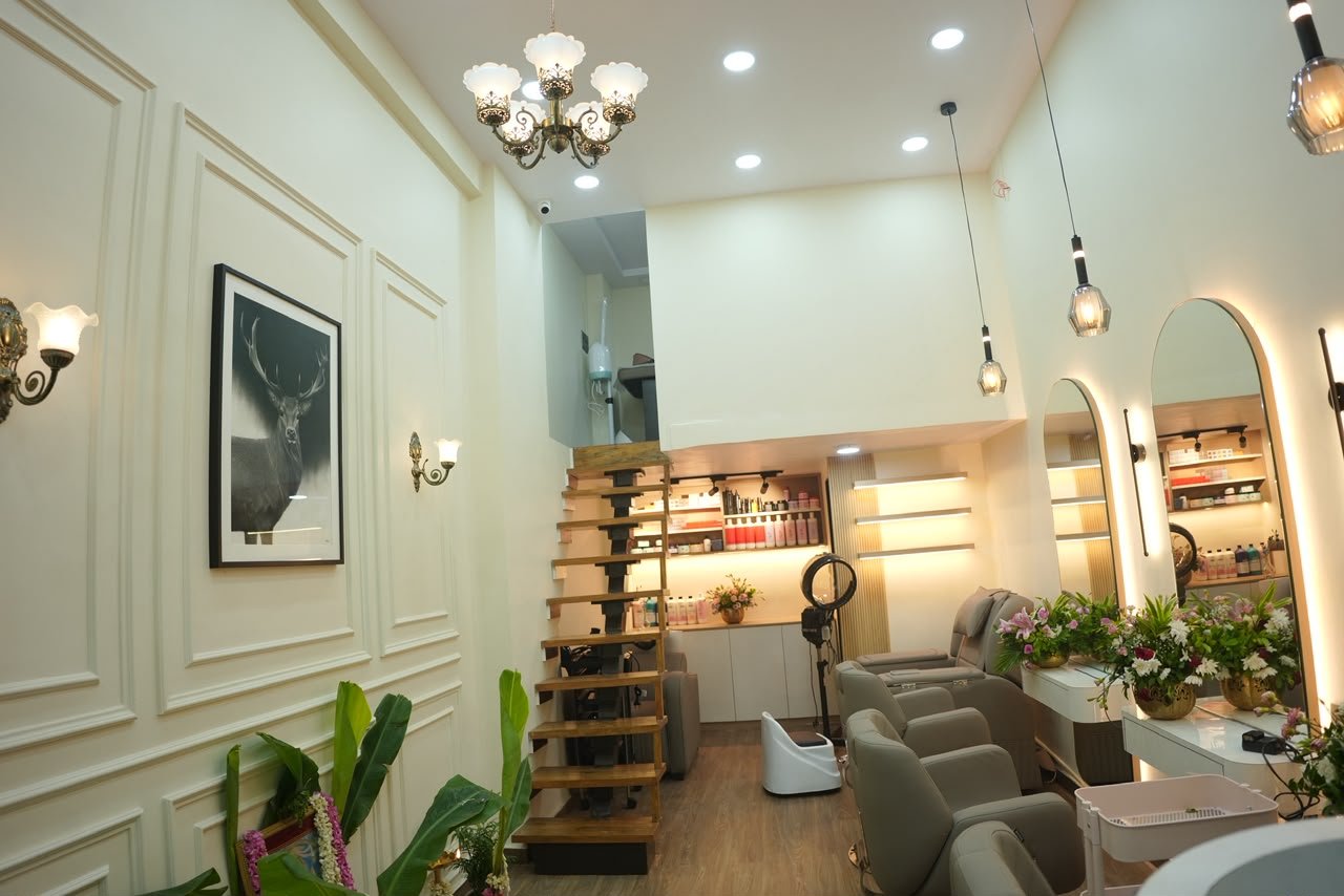 SneAura Beauty Salon