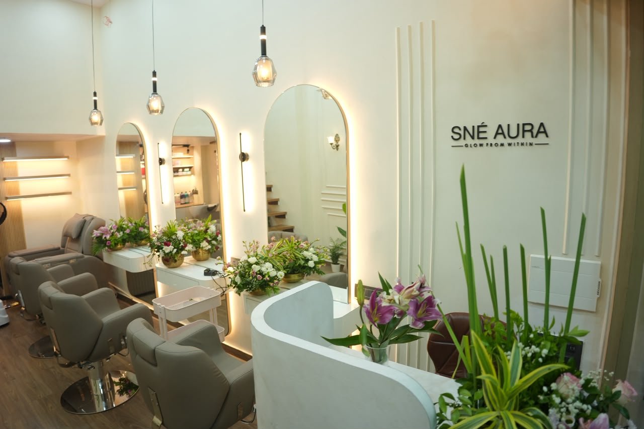 SneAura Salon Experience
